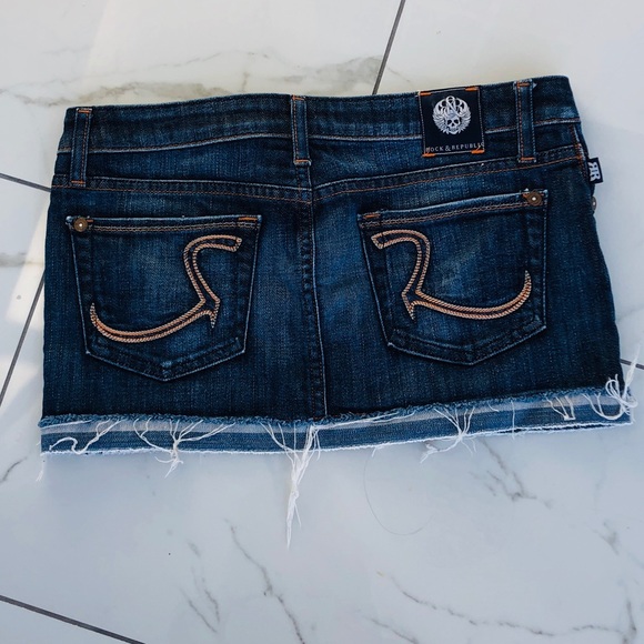 Rock & Republic mini denim skirt. Sz 26. - Picture 3 of 6